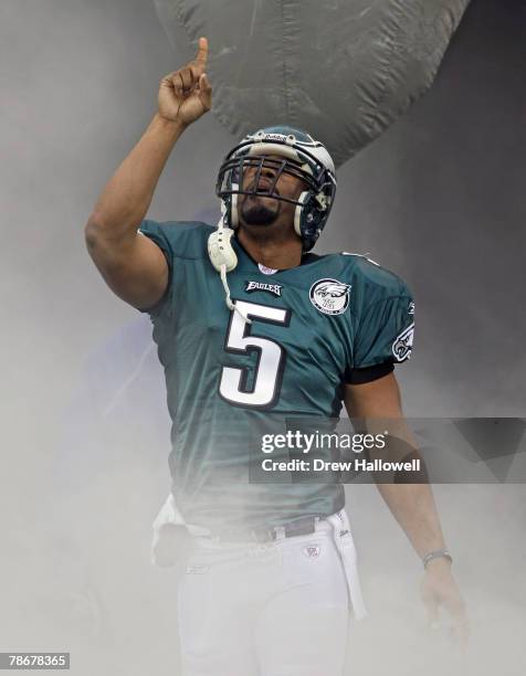 Quarterback Donovan McNabb of the Philadelphia Eagles enters the stadium before the game against the Buffalo Bills on December 30, 2007 at Lincoln...