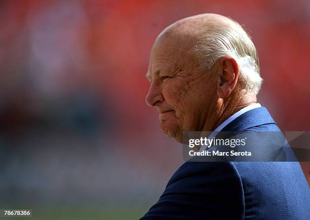 Wayne Huizenga owner of the Miami Dolphins walks the sidelines against the Cincinnati Bengals at Dolphin Stadium December 30, 2007 in Miami, Florida....