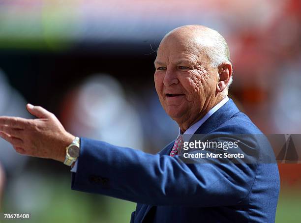 Wayne Huizenga owner of the Miami Dolphins walks the sidelines against the Cincinnati Bengals at Dolphin Stadium December 30, 2007 in Miami, Florida....