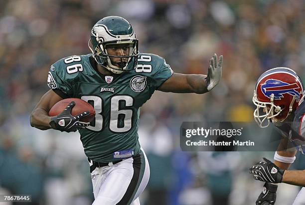 Wide receiver Reggie Brown of the Philadelphia Eagles runs after catching a pass during a game against the Buffalo Bills on December 30, 2007 at...