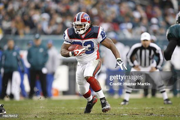 Running back Marshawn Lynch of the Buffalo Bills carries the ball during a game against the Philadelphia Eagles on December 30, 2007 at Lincoln...