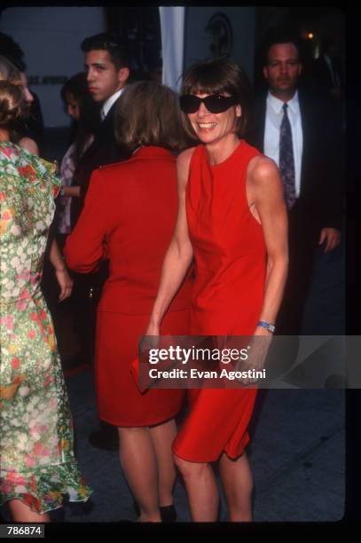 Vogue editor Anna Wintour arrives for a pre-auction reception at Christie's June 23, 1997 in New York City. The auction house was promoting the sale...