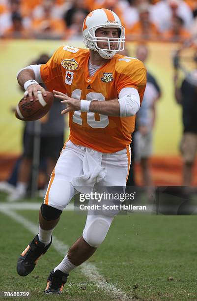 Erik Ainge of the Tennessee Volunteers looks upfield to pass against the Wisconsin Badgers during the Outback Bowl at Raymond James Stadium on...