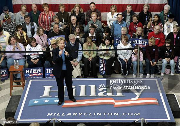 Democratic presidential hopeful and New York Senator Hillary Clinton campaigns 01 January 2008 two days ahead of the 03 January state caucus at the...
