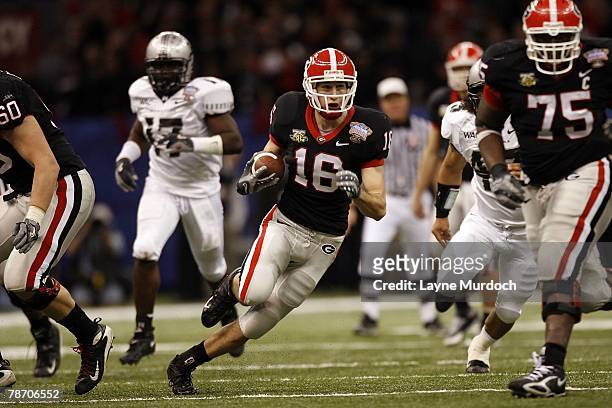 Kris Durham of the Georgia Bulldogs runs down the field against the Hawaii Warriors on January 1, 2008 during the Allstate Sugar Bowl at the...