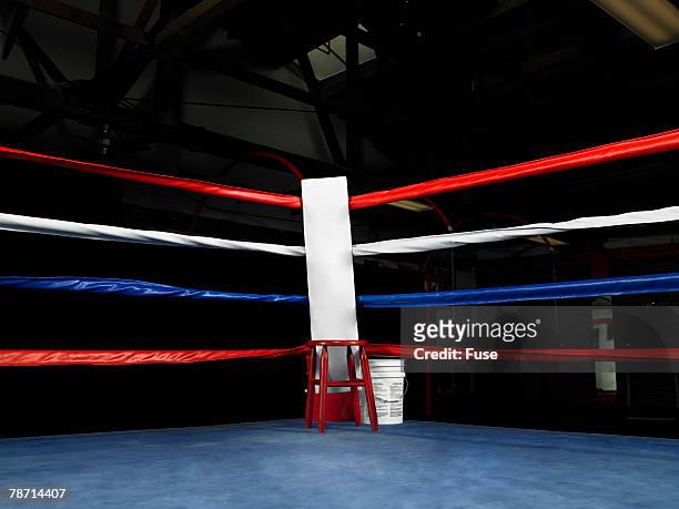 empty corner of boxing ring - boxing ropes stockfoto's en -beelden