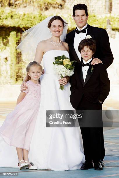 bride, groom, ring bearer and flower girl - ring bearer stockfoto's en -beelden