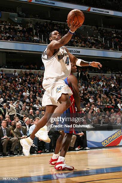 Antawn Jamison of the Washington Wizards shoots against the Detroit Pistons at the Verizon Center on January 2, 2008 in Washington, DC. NOTE TO USER:...