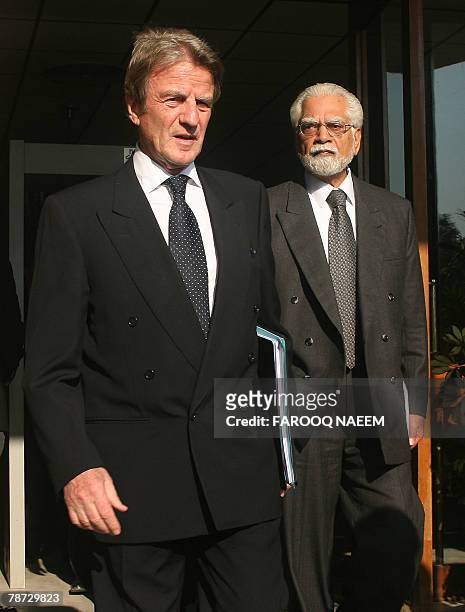 Visiting French Foreign Minister Bernard Kouchner and his Pakistani counterpart Inam-ul-Haq leave the foreign ministry after a meeting in Islamabad,...
