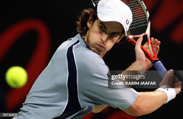 Third-seeded Briton Andy Murray returns the ball to Thomas Johansson of Sweden during the quarter-finals of the Qatar Open ATP tournament in Doha, 03...