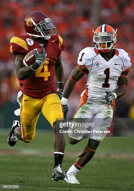 Runningback Joe McKnight of the USC Trojans carries the ball on a 56 yard rush past Vontae Davis of the Illinois Fighting Illini during the third...