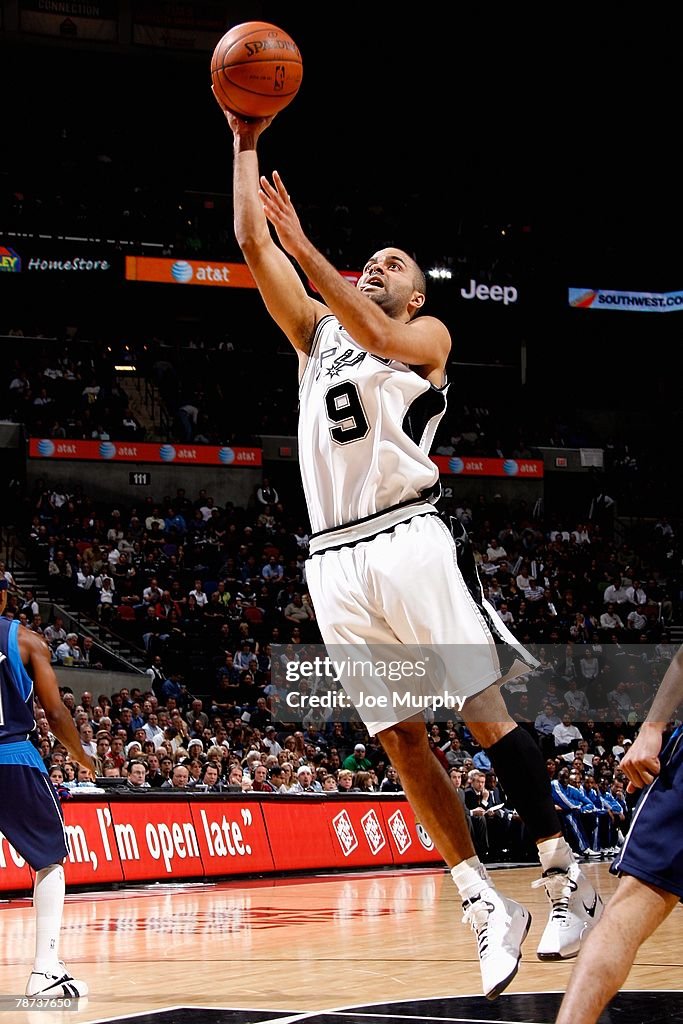 Dallas Mavericks v San Antonio Spurs