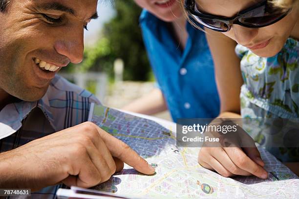 family reading city map - city map with points of interest stock pictures, royalty-free photos & images