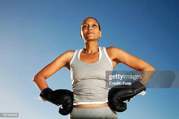 tough woman boxer - boxing gloves foto e immagini stock