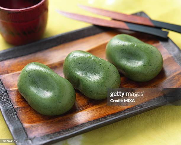 sweet dumplings - japanese mugwort imagens e fotografias de stock