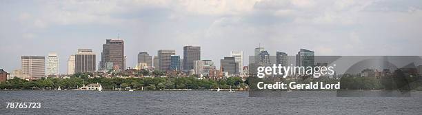 city skyline, boston, massachusetts, usa - baia del massachusetts foto e immagini stock