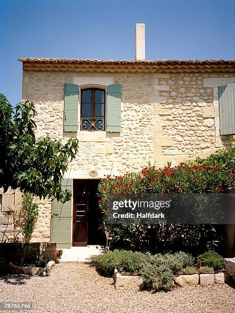 a villa, provence, france - french garden stock pictures, royalty-free photos & images