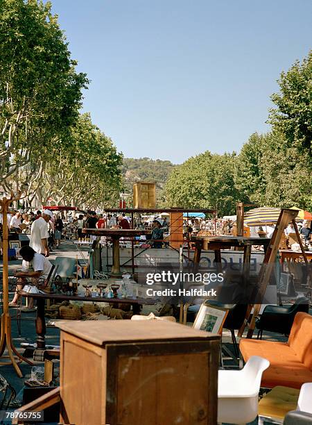a flea market, provence, france - flea market stock pictures, royalty-free photos & images