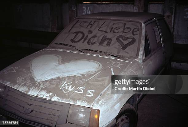 i love you written on a dusty car - dirty car stock-fotos und bilder