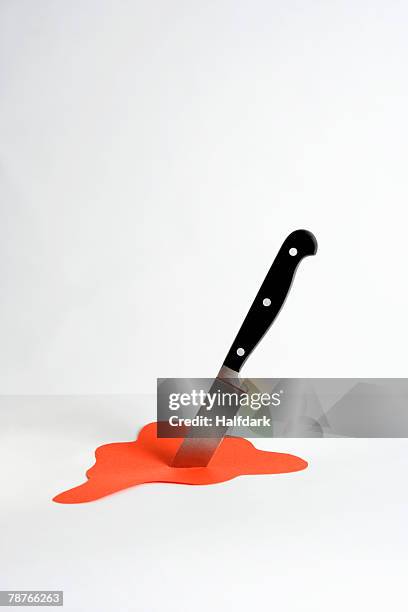 a knife stuck in paper blood - kitchen knife stockfoto's en -beelden