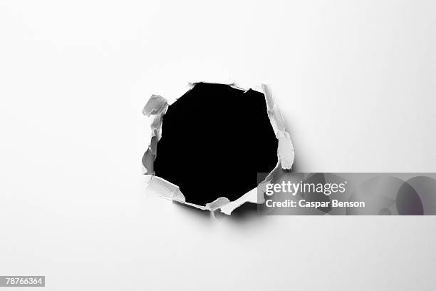 a hole in a wall - gat stockfoto's en -beelden