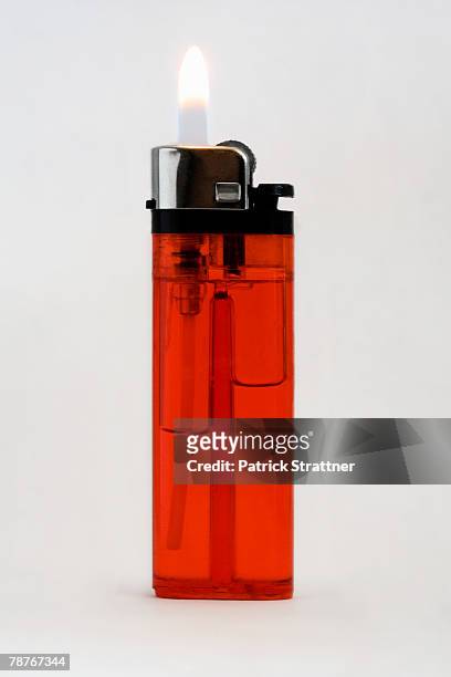 a cigarette lighter with a flame - cigarette lighter stockfoto's en -beelden