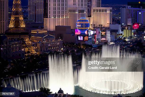 las vegas at night - eiffel tower stock-fotos und bilder