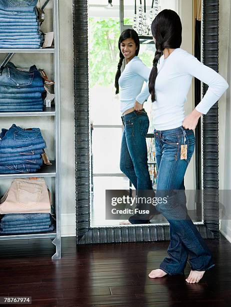 shopping for denim jeans - girl changing room shop stock-fotos und bilder