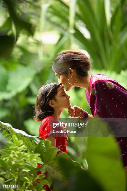 mother kissing daughter - mad about heritage festival stockfoto's en -beelden