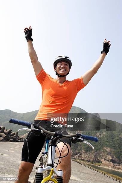 accomplished bicyclist - hands free cycling stock pictures, royalty-free photos & images