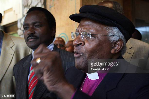 Visiting South African Archbishop Desmond Tutu speaks after meeting with presidential candidate Musyoka Kalonzo in Nairobi, 04 January 2008. South...