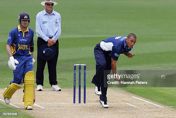 Andre Adams of Auckland bowls during the State Shield match between the Auckland Aces and the Otago Volts at Eden Park Outer Oval January 06, 2008 in...