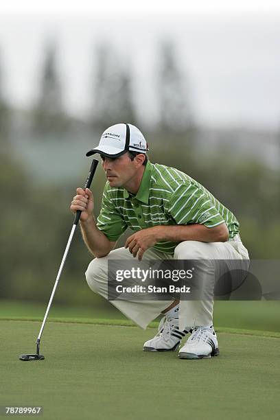 Mike Weir lines up a putt during the third round of the Mercedes-Benz Championship at the Plantation Course at Kapalua on January 5, 2008 in Kapalua,...