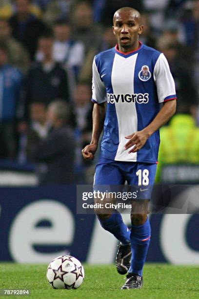 Paulo Assuncao during a UEFA Champions League First Leg match between Chelsea and FC Porto in Porto, Portugal on February 21, 2007.