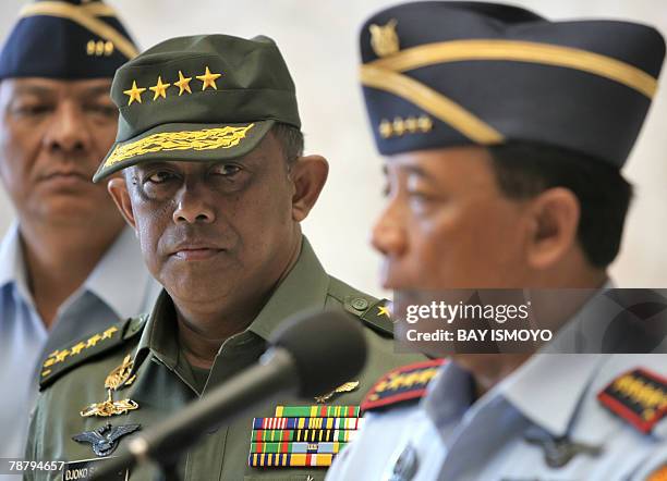 Indonesian outgoing military chief Air Chief Marshall Djoko Suyanto and his successor outgoing armed forces chief General Djoko Santoso hold a press...