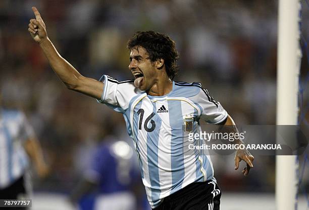 Picture taken 28 June 2007 of Argentine midfielder Pablo Aimar celebrating after scoring the third goal against the United States during the Copa...