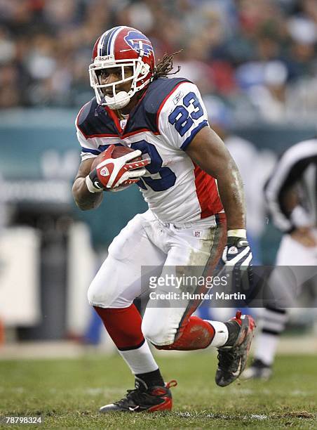 Running back Marshawn Lynch of the Buffalo Bills carries the ball during a game against the Philadelphia Eagles on December 30, 2007 at Lincoln...