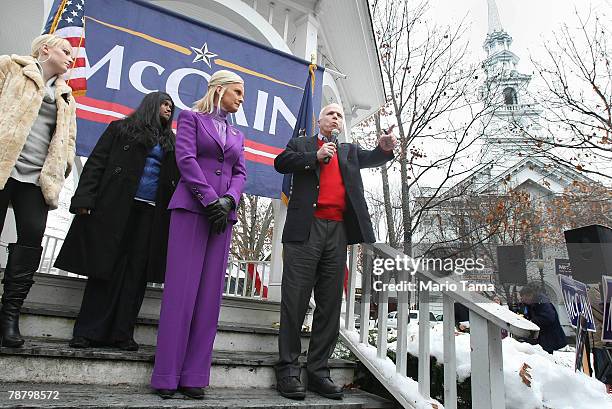 Sen. And presidential contender John McCain , wife Cindy and daughters Bridget and Meghan greet supporters at a "The Mac is Back" rally January 7,...