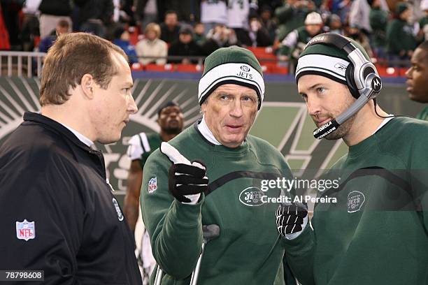 Special Teams Coordinator Mike Westhoff of the New York Jets speaks to Head Coach Eric Mangini and Offensive Coordinator Brian Schottenheimer during...