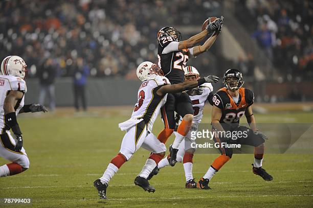 Shane Morales of the Oregon State Beavers catches a pass against the Maryland Terrapins during the Emerald Bowl on December 28, 2007 at AT&T Park in...