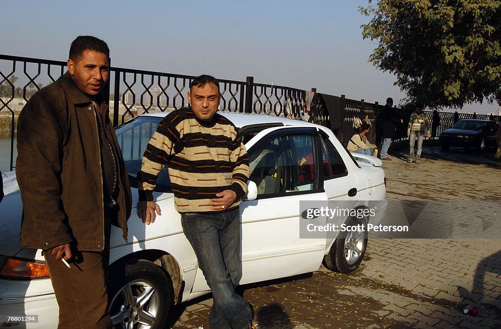 Iraqi Family Celebrates Wedding