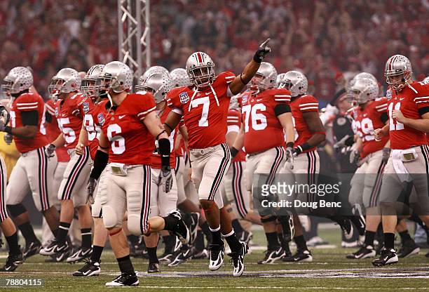 Antonio Henton of the Ohio State Buckeyes runs out onto the field with teammates before the AllState BCS National Championship against the Louisiana...