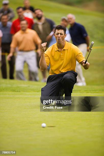 distressed golfer missing putt - cross golf stockfoto's en -beelden