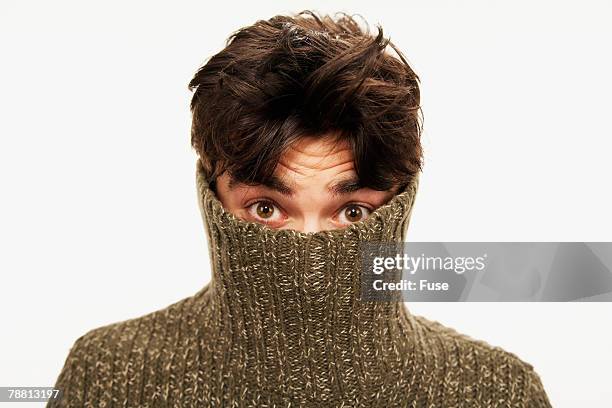 man wearing a turtleneck - mock turtleneck stock-fotos und bilder