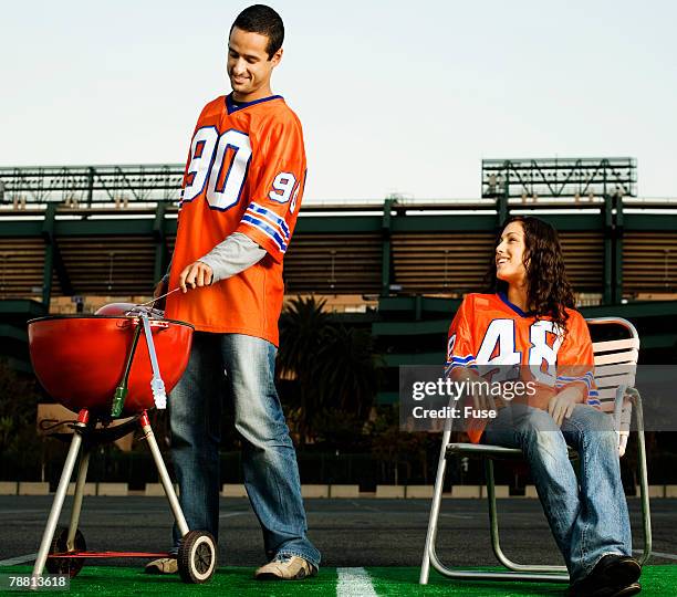 couple tailgating - super fan stock pictures, royalty-free photos & images