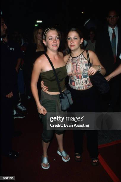 Actress Melissa Joan Hart poses for a picture with her sister Trisha July 15, 1999 in New York City. Hart is the star of 'sabrina:The teenage witch.''