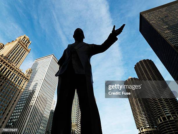 statue of irv kupcinet in chicago - adler planetarium stock pictures, royalty-free photos & images