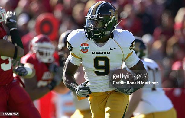 Jeremy Maclin of the Missouri Tigers carries the ball during the AT&T Cotton Bowl Classic against the Arkansas Razorbacks on January 1, 2008 at the...