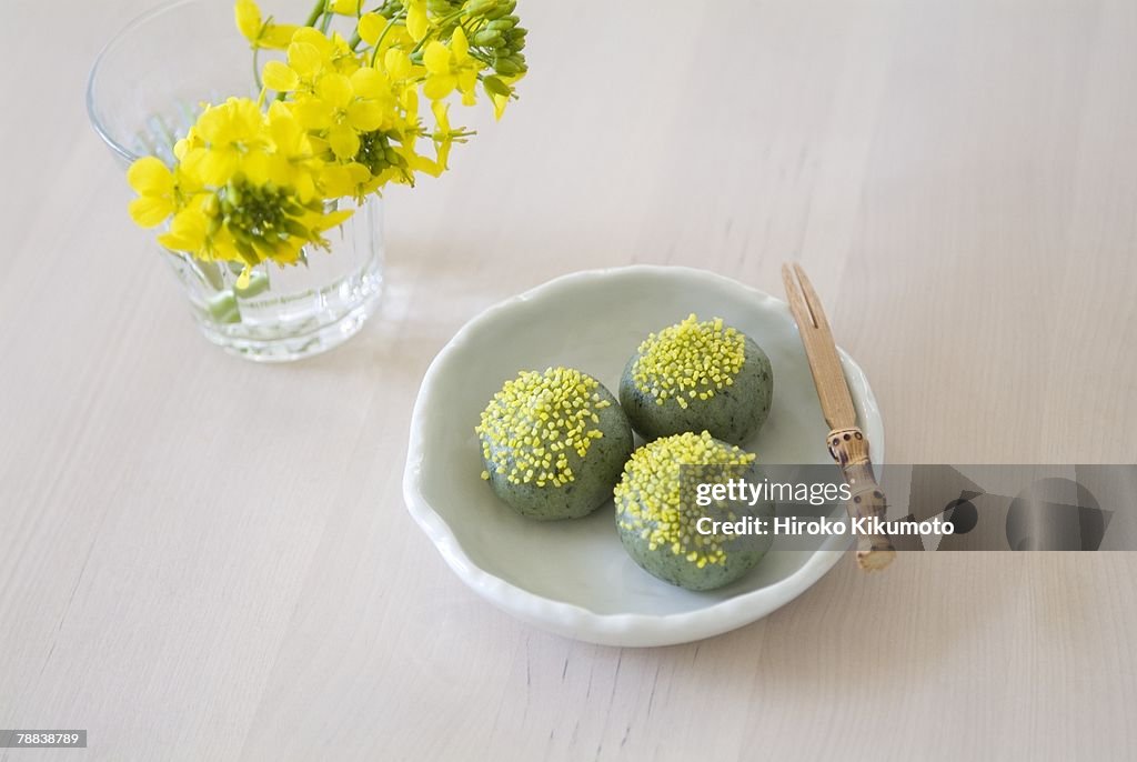 Yomogi dango