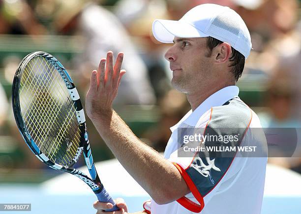 Andy Roddick of the US applauds after defeating Ivan Ljubicic at the Kooyong Classic being played in Melbourne 09 January 2008. Roddick won the match...